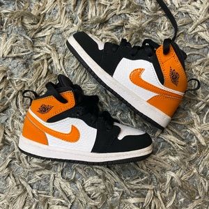 Jordan 1s orange and black size 8c